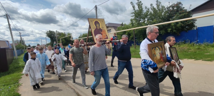 В Менделеевске встретили Смоленскую икону