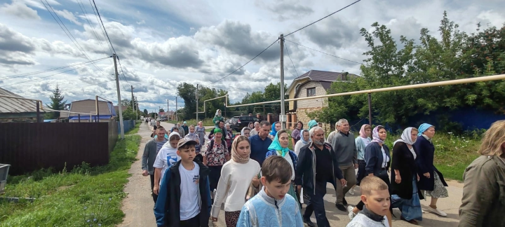 В Менделеевске встретили Смоленскую икону