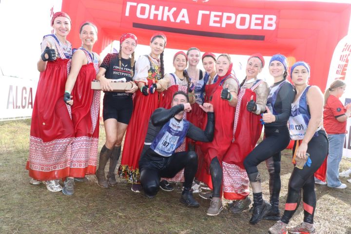 Грек аллалары, пионерлар һәм рус чибәркәйләре: Менделеевскида узышы  «Эпохалар бәрелеше» форматында узды