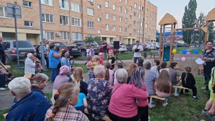 В Менделеевске прошел праздник двора