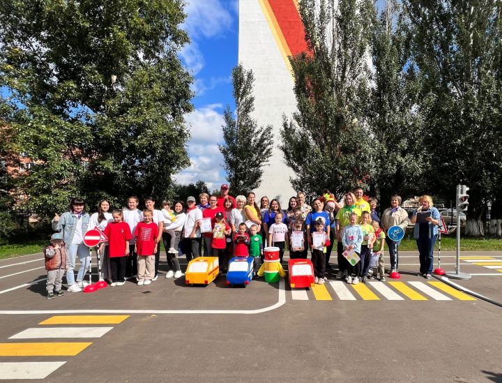 В Менделеевске состоялось семейное соревнование по правилам дорожного движения