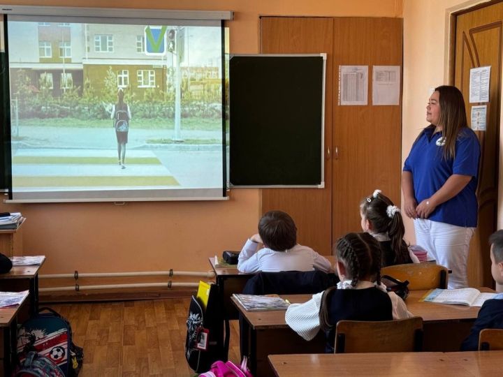 Для первоклассников Менделеевска прошел урок безопасности