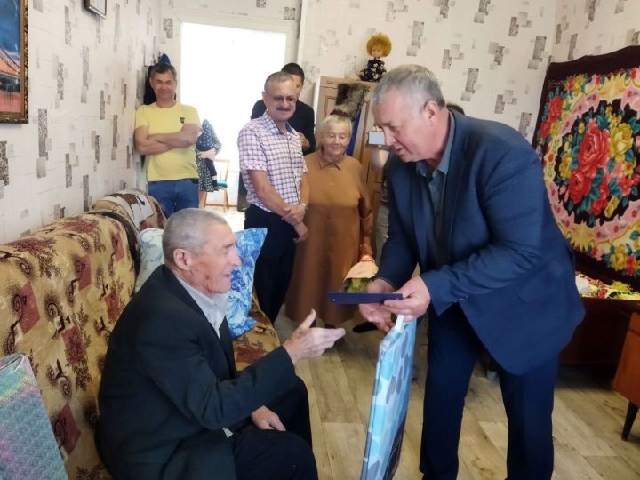 Менделеевец Семён Гришин в кругу родных отметил 90-летие