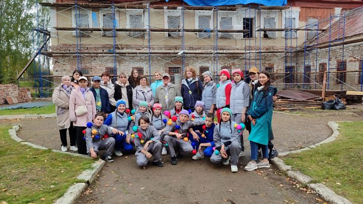 Менделеевцы погрузились в историю города в иммерсивном спектакле «В веществах и соединениях»