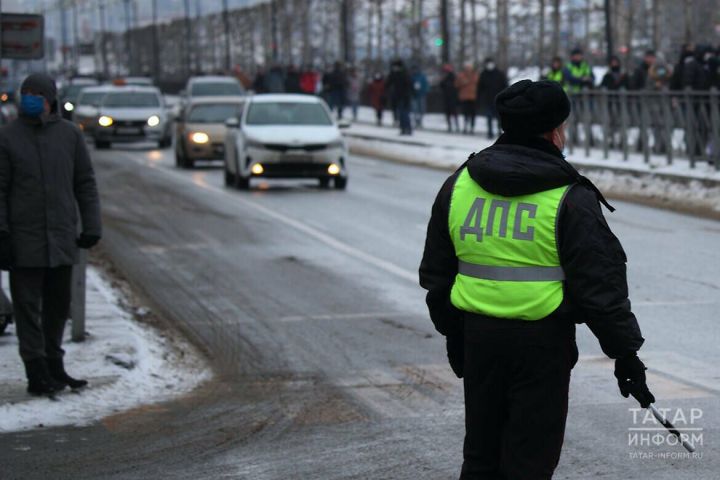 Метеорологи советуют владельцам автомобилей отсрочить установку зимних шин до ноября