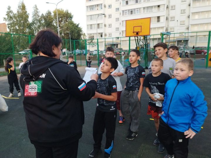 Во дворе дома 12 по улице Тукая Менделеевска организовали яркий праздник