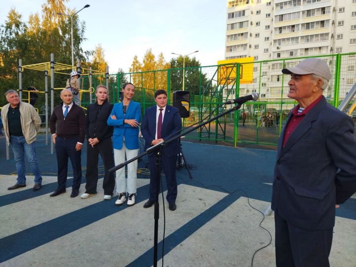 Во дворе дома 12 по улице Тукая Менделеевска организовали яркий праздник