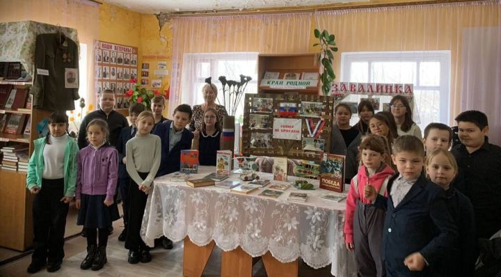 В преддверии Дня снятия блокады Ленинграда ученики Тихоновской школы посетили экскурсию в местную библиотеку