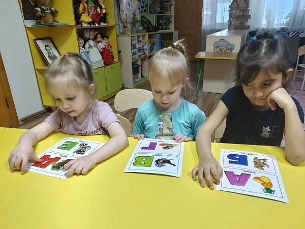 В приюте Менделеевска состоялось занятие для дошкольников «Мастерская слова»
