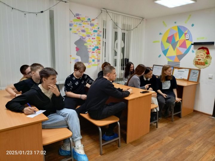 В Центре Форпост Менделеевского района провели квиз-игру «Блокадный Ленинград»