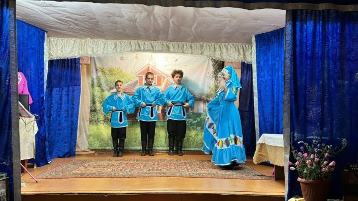 В заключительный день Декады пожилых людей в Татарско-Текашевском сельском клубе состоялось открытие клубного творческого сезона