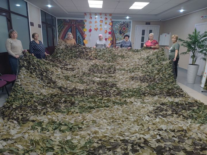 Село Татарские Челны поддерживает фронт: активисты создают маскировочные сети