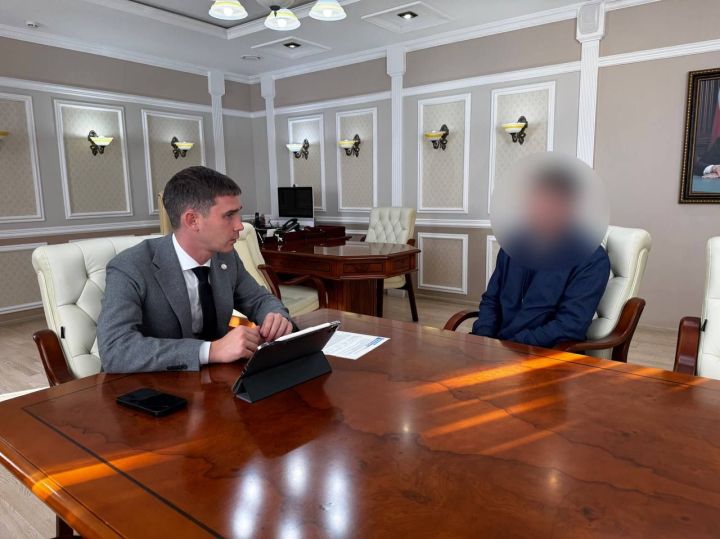 Глава Менделеевского района провел встречу с земляком, прибывшим в отпуск из зоны СВО