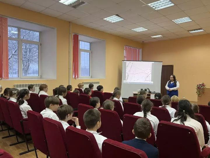 Безопасные каникулы: менделеевским школьникам напомнили правила поведения на зимних дорогах