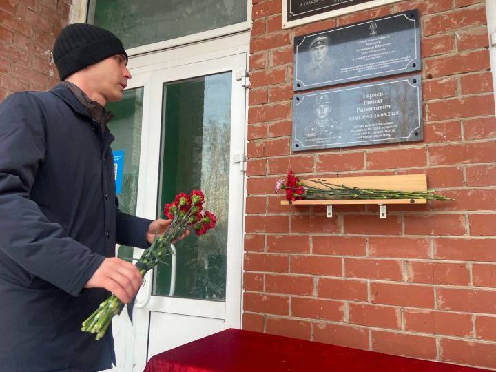 Вечная память Герою: в Псееве открыли мемориальную доску
