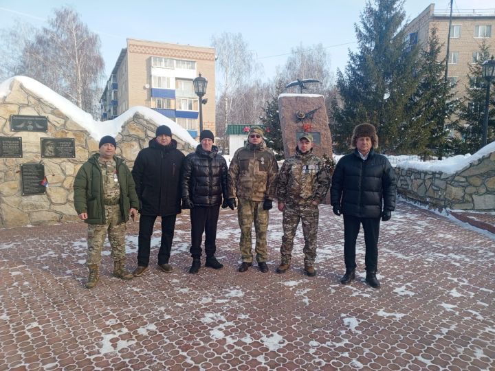 Ветераны СВО Менделеевска почтили память героев