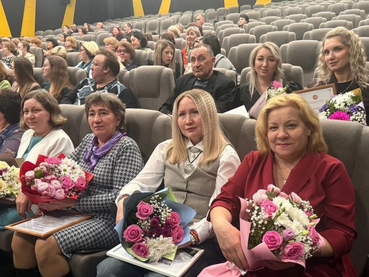 Лучшие культработники Менделеевска отмечены благодарностями главы района