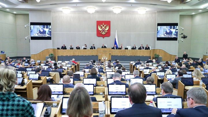 В Госдуме обсудили кадровый дефицит в сферах здравоохранения и образования