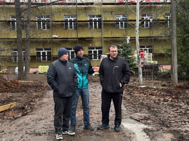 Глава района Радмир Беляев осмотрел ход строительных и ремонтных работ на территории нашего района