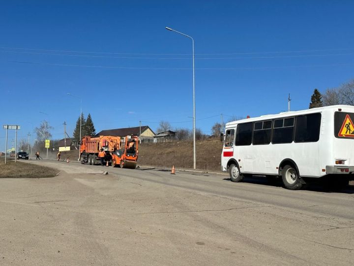В Менделеевске начались работы по ямочному ремонту
