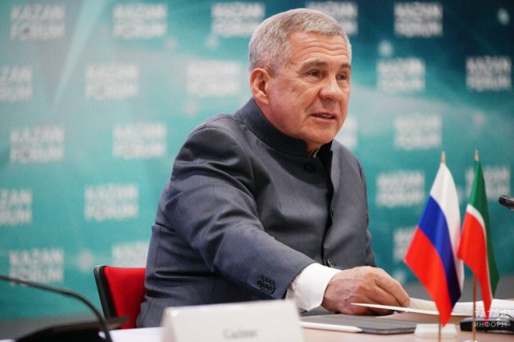 Креативный ролик показал, как Минниханов справляется с вызовами KazanForum