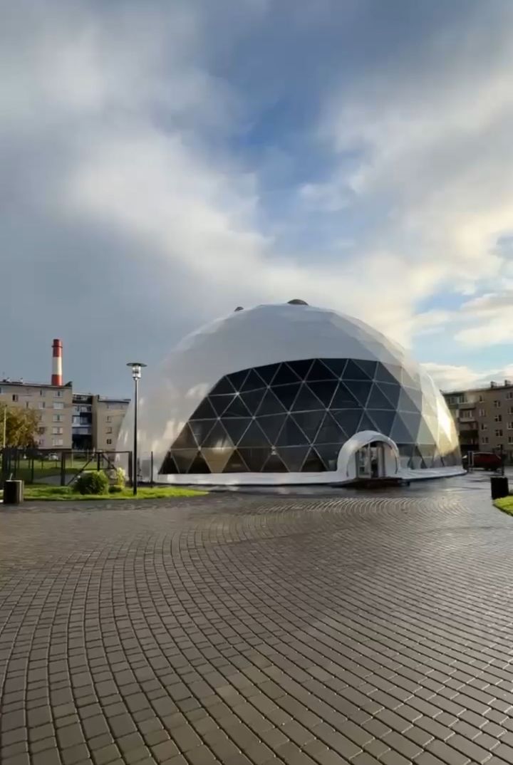 В куполе «Атмосфера» пройдет фотовыставка «Маленькая девочка и большая Победа»