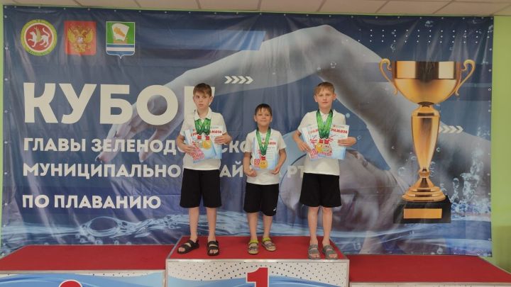Юные пловцы из Менделеевского района завоевали 5 медалей на соревнованиях в Зеленодольске