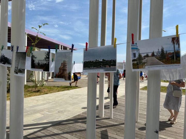 На пляже Менделеевска весело открыли летний сезон