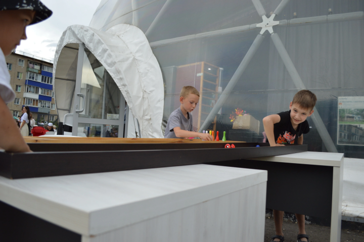 В куполе «Атмосфера» юные менделеевцы стали участниками яркого праздника в честь Дня защиты детей