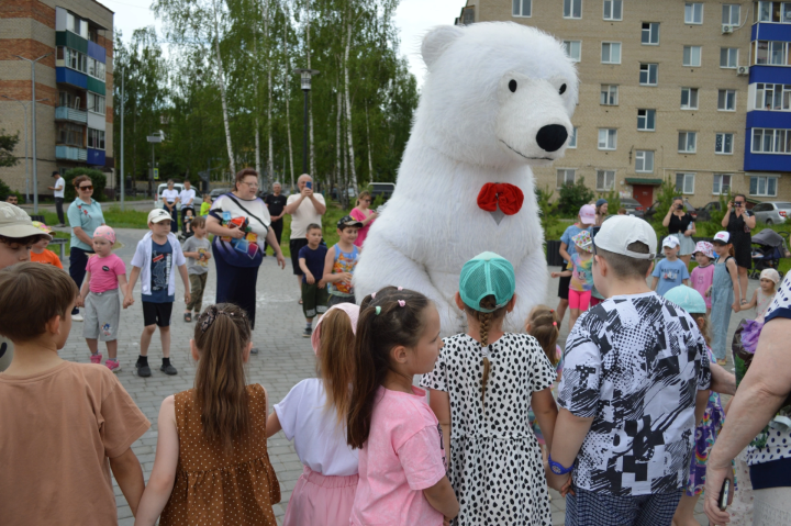 В куполе «Атмосфера» юные менделеевцы стали участниками яркого праздника в честь Дня защиты детей