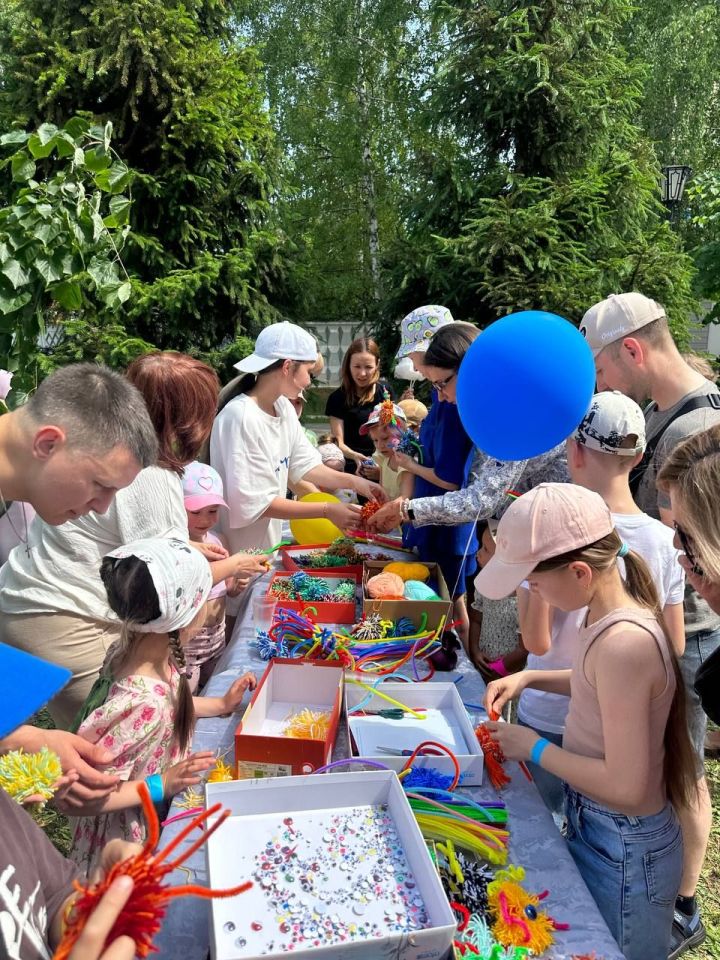 День защиты детей для ребятишек сотрудников АО «Аммоний» провели на площадке кинотеатра «Юность»