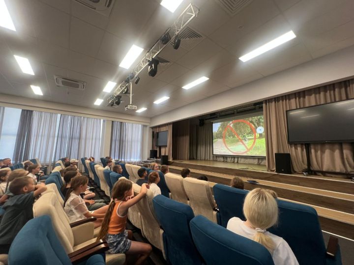 В лагерях Менделеевска проводят профилактические беседы по ПДД