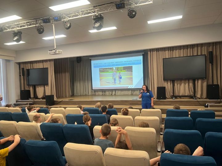 В лагерях Менделеевска проводят профилактические беседы по ПДД
