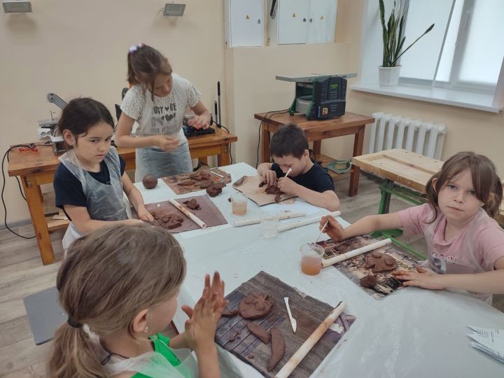 В Менделеевске АНО «Время побед» продолжает реализацию проекта Гончарная мастерская «Глиняная сказка»