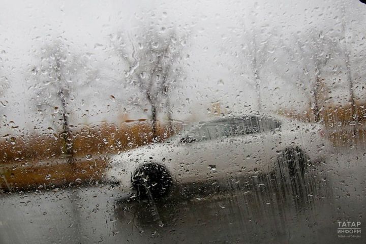 Гроза и сильный ветер в Татарстане: как водителям избежать аварий