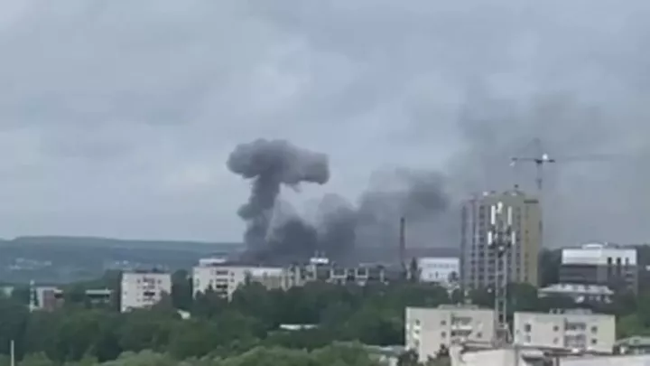 В Ижевске беспилотник атаковал предприятие — на месте работают экстренные службы