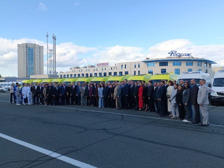 Менделеевский район получил новый автомобиль и компьютеры для медицины в рамках масштабной помощи больницам Татарстана
