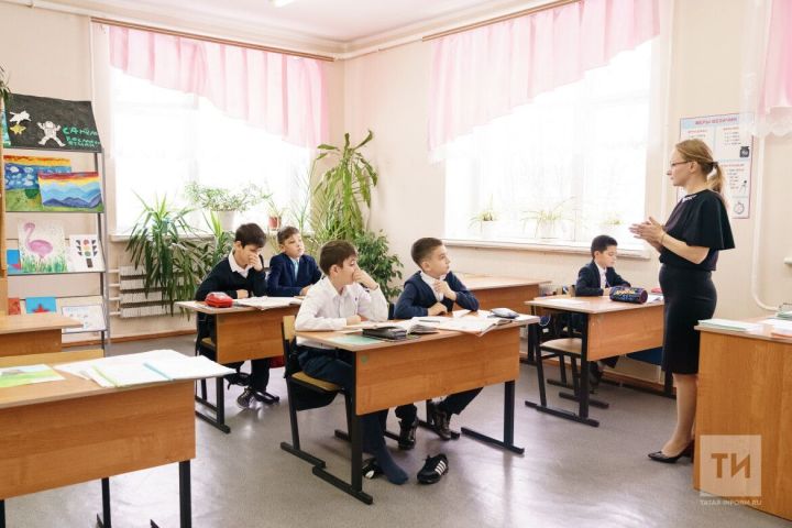 Рустам Минниханов повысил ежемесячные выплаты молодым педагогам в Татарстане