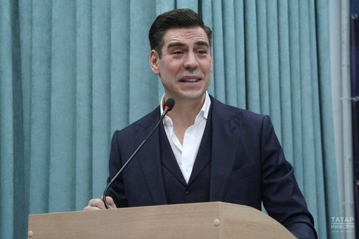 Дмитрий Дюжев выступит с бесплатным моноспектаклем «Евгений Онегин» в Менделеевске