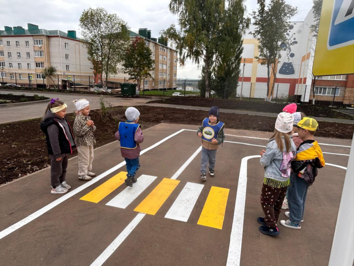 В детском саду №12 «Маленький гений» Менделеевска проведён день дорожной безопасности