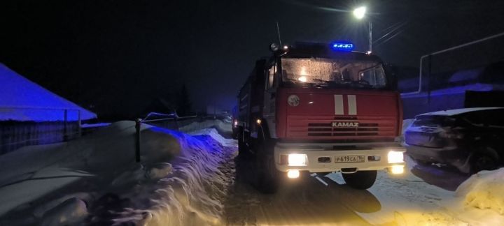 Два пожара в банях за праздники: менделеевские огнеборцы оперативно сработали