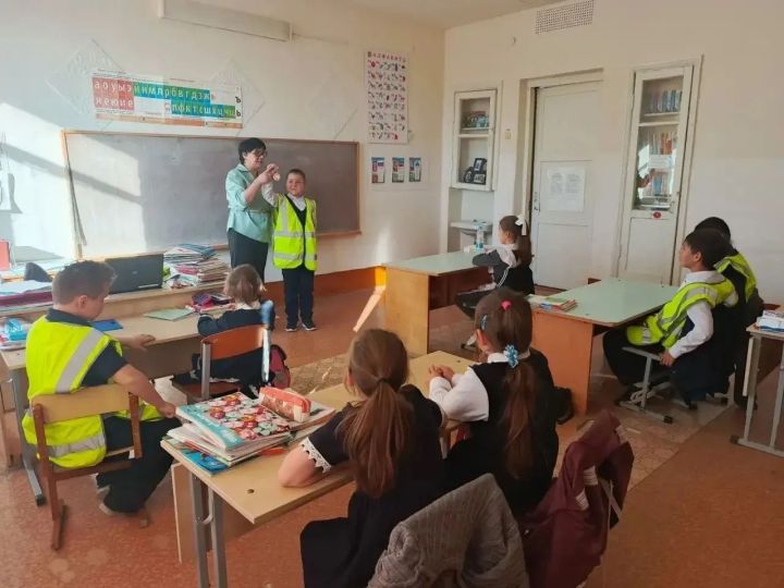 В Камаевской школе перед каникулами провели урок по правилам дорожного движения