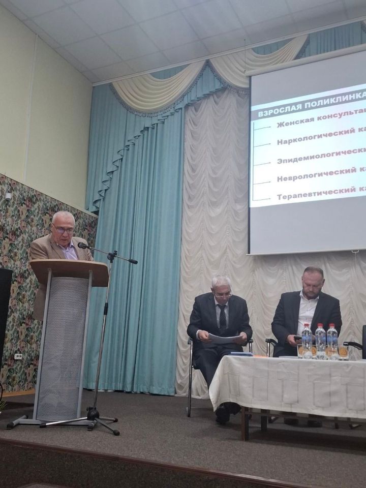 Представитель Менделеевской ЦРБ рассказал о вакансиях и грантах будущим медикам в Елабуге