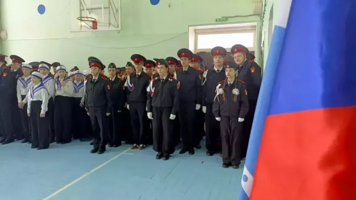 В школе №4 прошел конкурс строя и песни: юные патриоты показали выправку и дисциплину