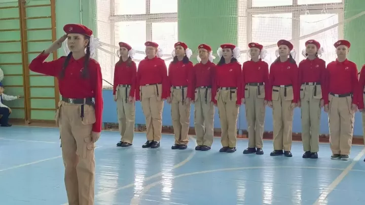 В школе №4 прошел конкурс строя и песни: юные патриоты показали выправку и дисциплину