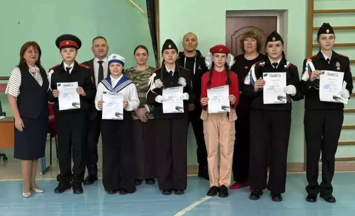 В школе №4 прошел конкурс строя и песни: юные патриоты показали выправку и дисциплину