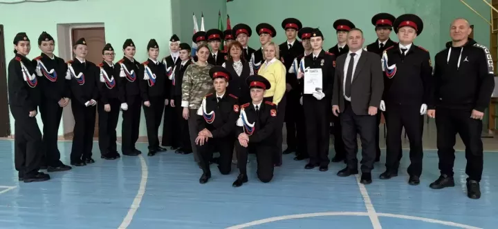 В школе №4 прошел конкурс строя и песни: юные патриоты показали выправку и дисциплину