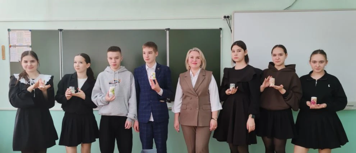 В школе №2 научный сотрудник краеведческого музея провел мастер-класс по декупажу