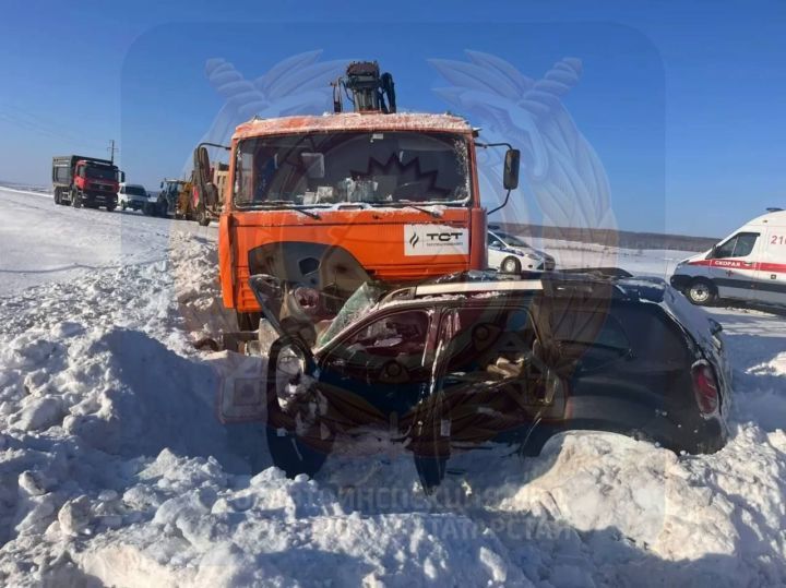 Последняя поездка автоледи: в Татарстане в аварии погибла женщина