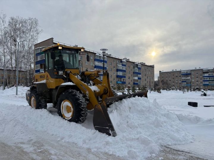 Опубликован график расчистки снега во дворах Менделеевска на ближайшие дни